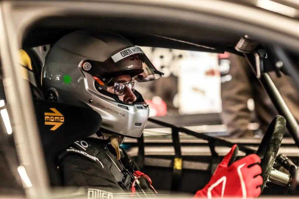 Bitter Motorsport Fahrer im Cockpit des BITTER Corsa bei der NLS 2026
